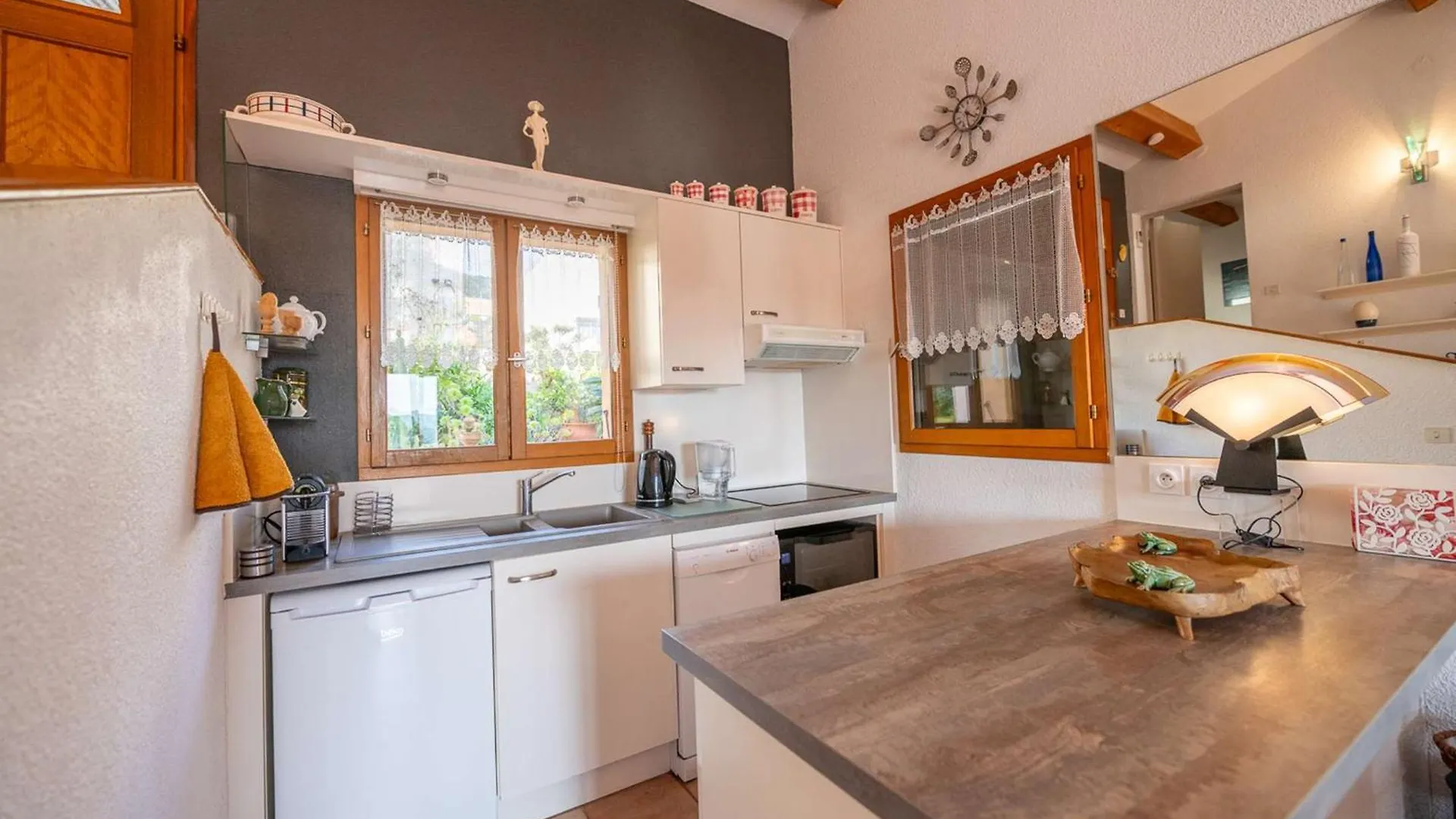 Maison Climatisee Pour 5 Personnes , Au Clame , Jardin Arbore Proche Commerces Bormes-les-Mimosas